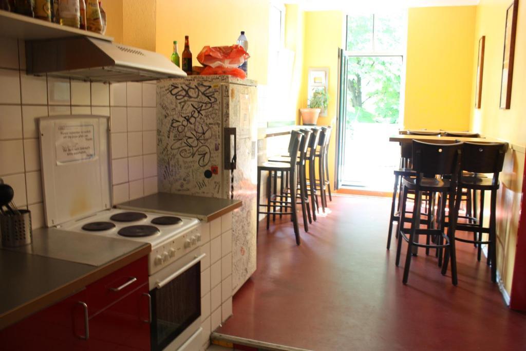 Baxpax Kreuzberg Hostel Берлин Екстериор снимка